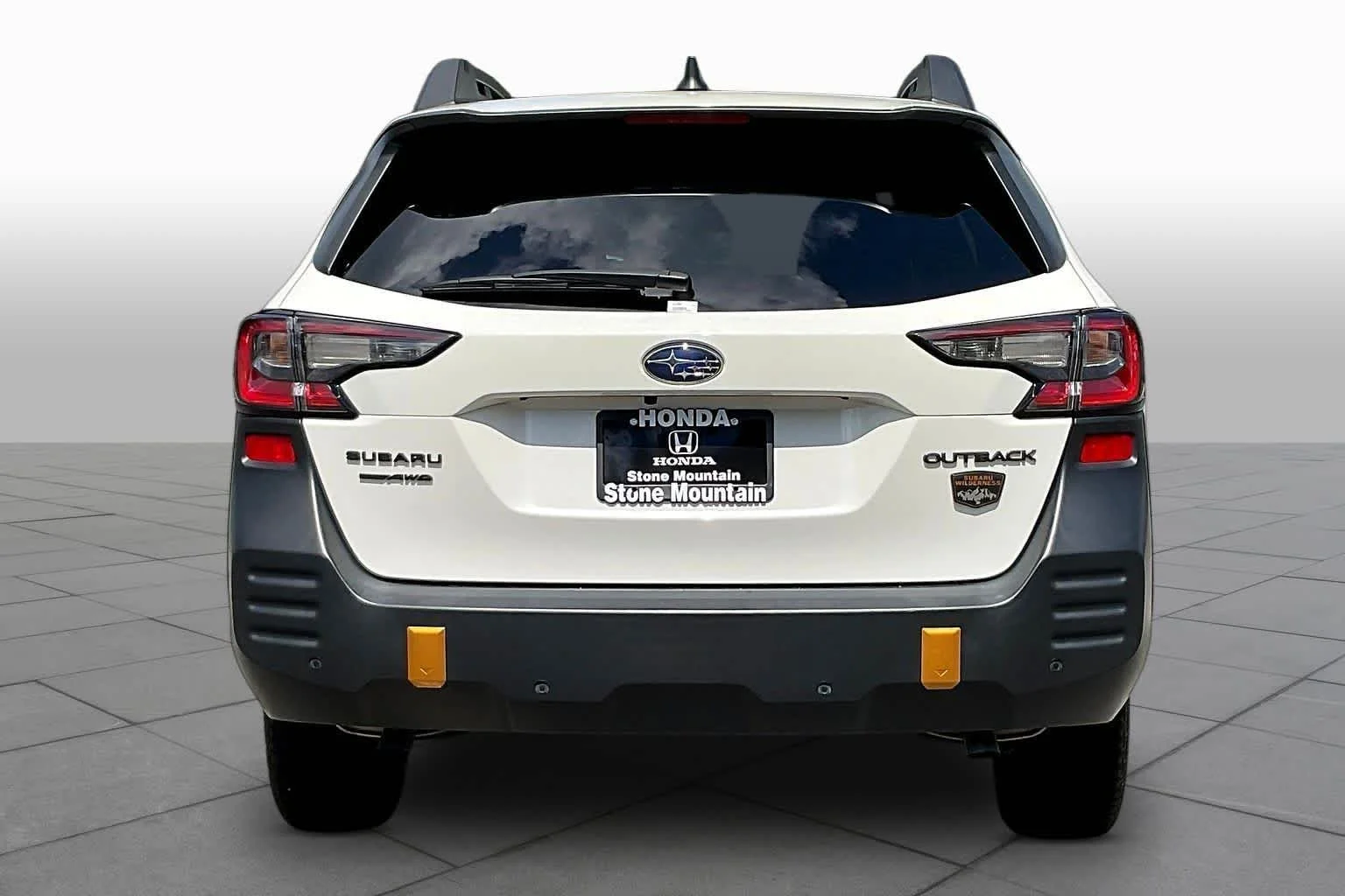 Used 2025 Crystal White Pearl Subaru Wilderness image 9