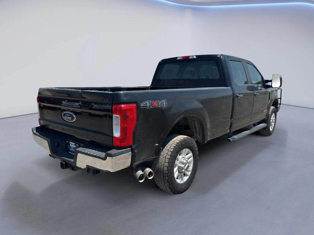 Used 2017 Shadow Black Ford XL image 5