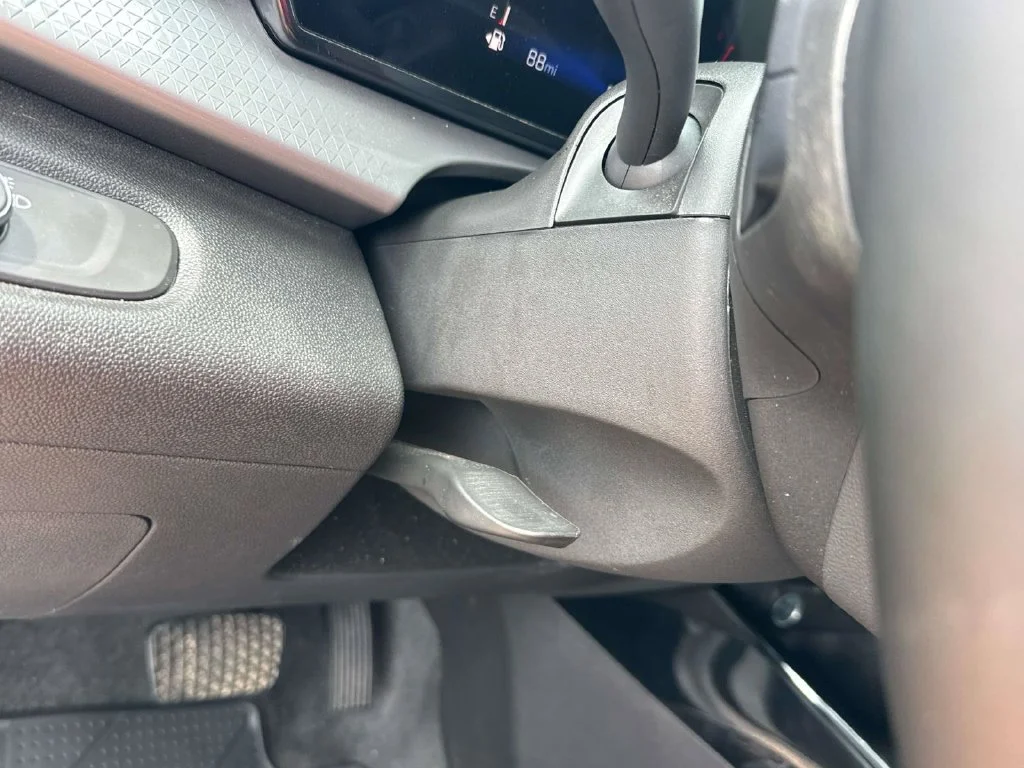 Used 2025 White Chevrolet LT image 28
