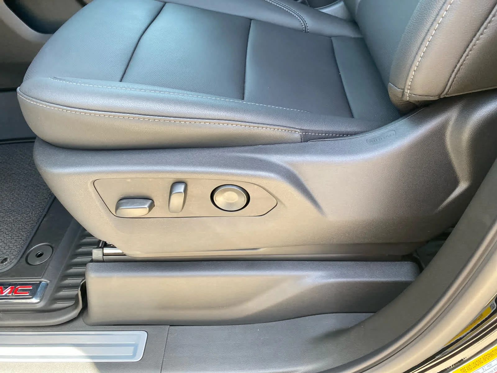 New 2026 Onyx Black GMC SLT image 11