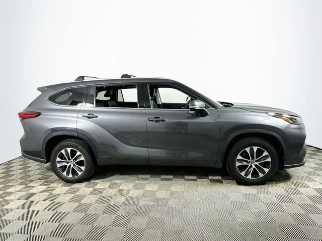 Certified Pre-Owned 2022 Toyota Highlander Hybrid XLE