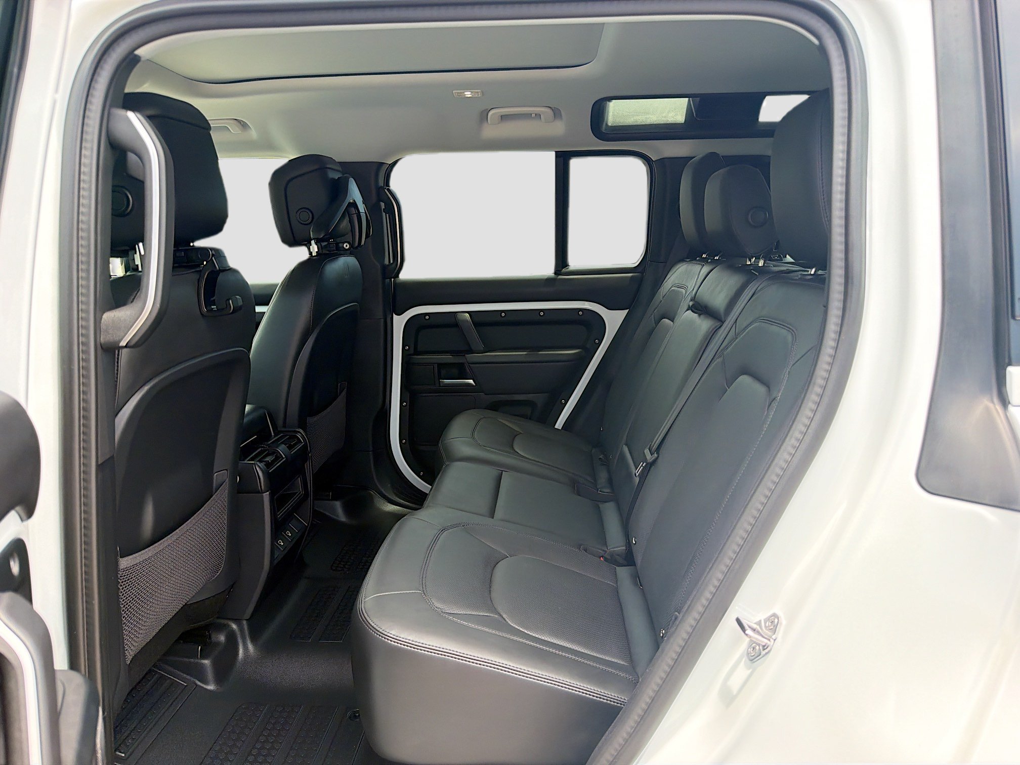 Certified Used 2025 Fuji White Land Rover S image 20