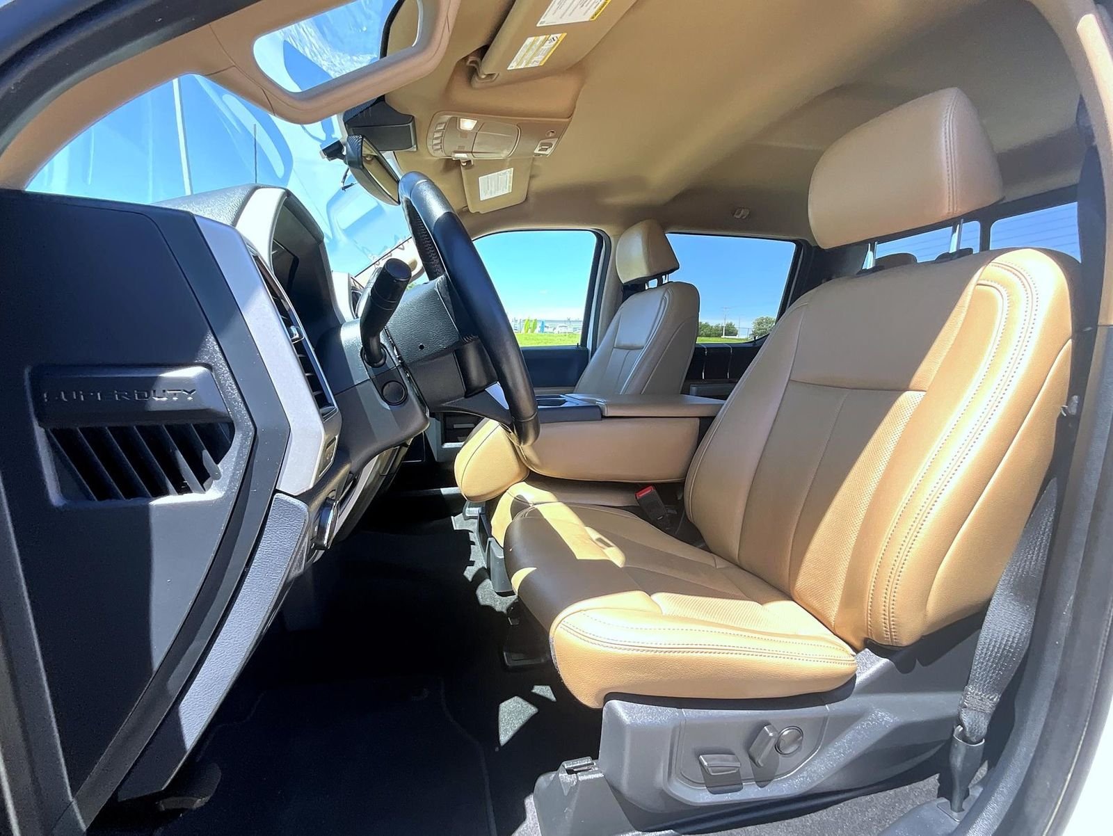 Used 2022 White Ford Lariat image 10