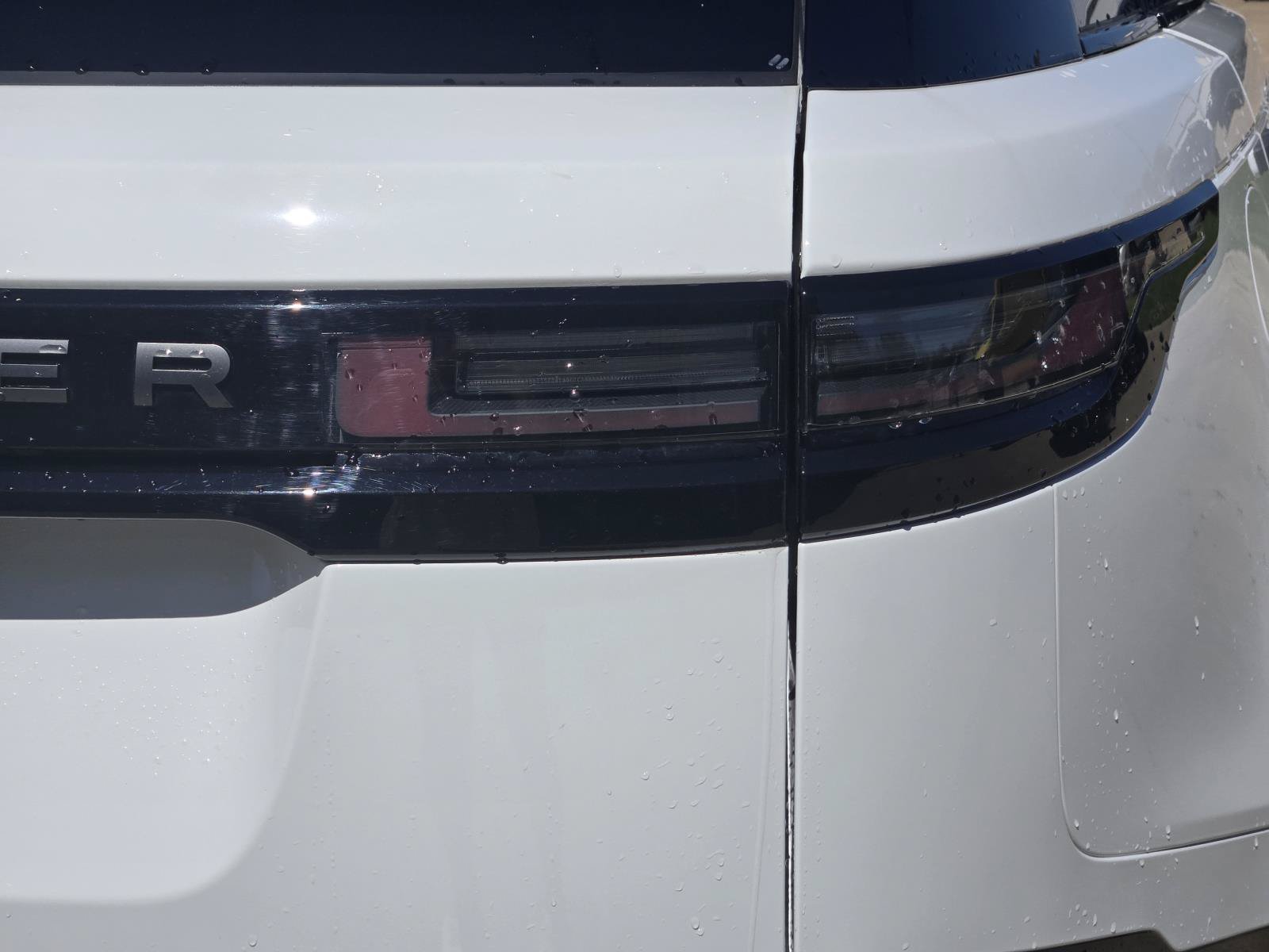 Used 2025 Fuji White Land Rover Dynamic SE image 13