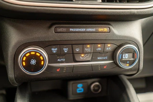 Used 2020 Blue Ford SE image 26