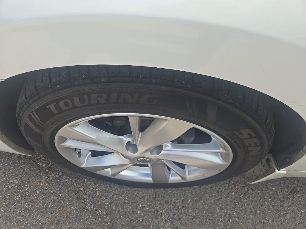 Used 2015 White Nissan 2.5 SL image 6