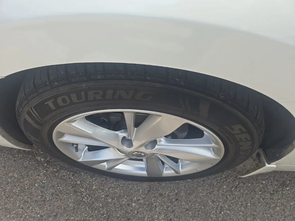 Used 2015 White Nissan 2.5 SL image 6