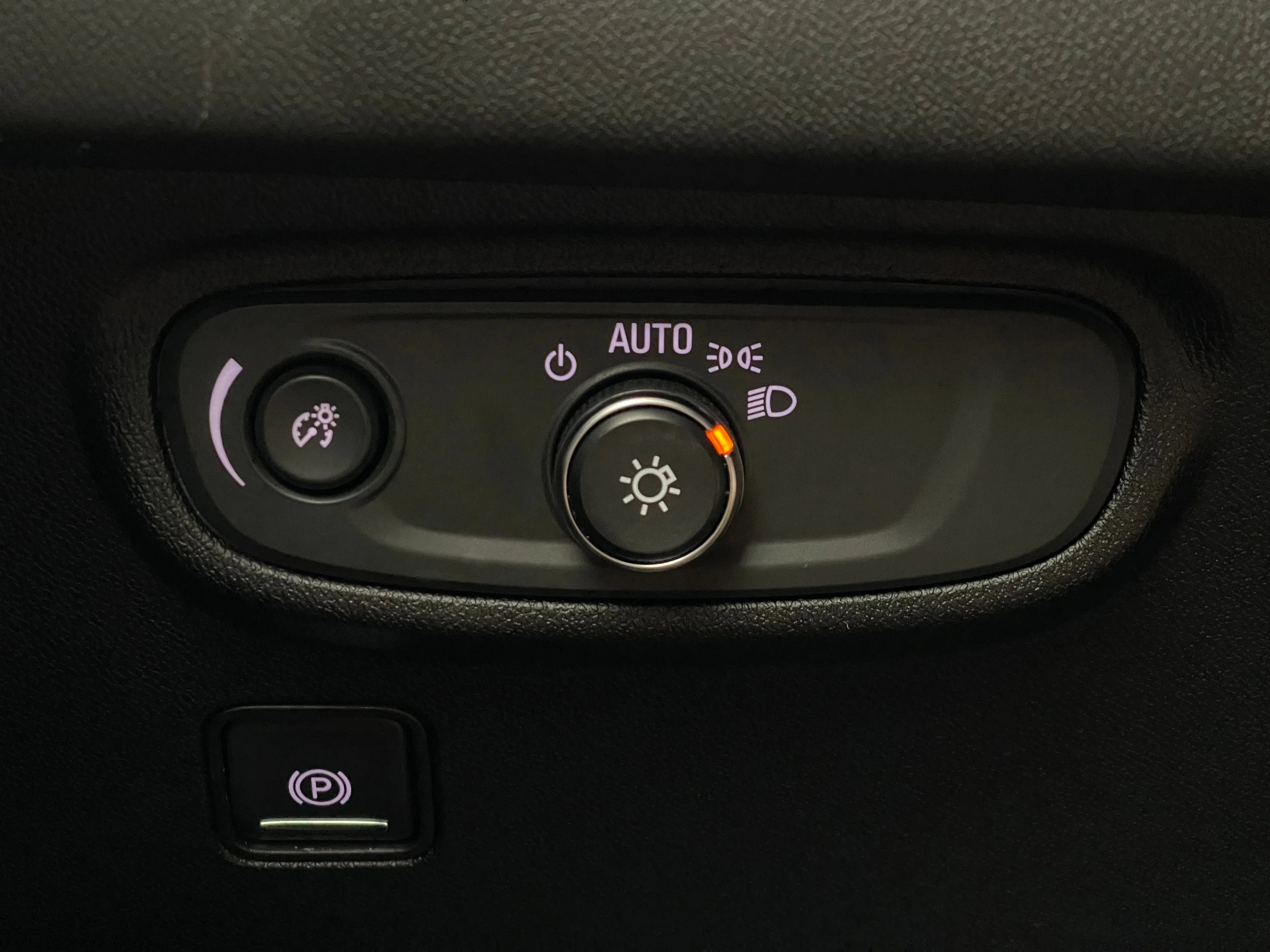 Used 2019 SUMMIT WHITE GMC SLE image 20