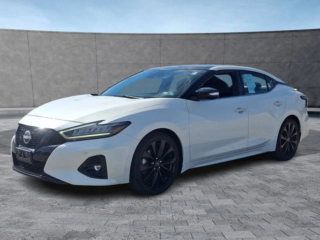 Used 2023 White Nissan SR image 3