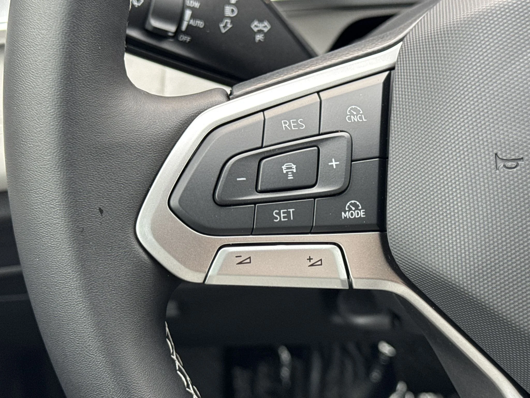 New 2026 Deep Black Pearl Volkswagen SE image 18