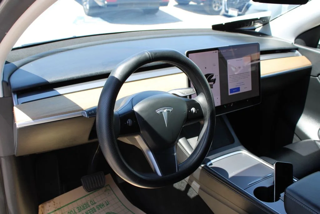 Used 2021 White Tesla Standard Range image 26