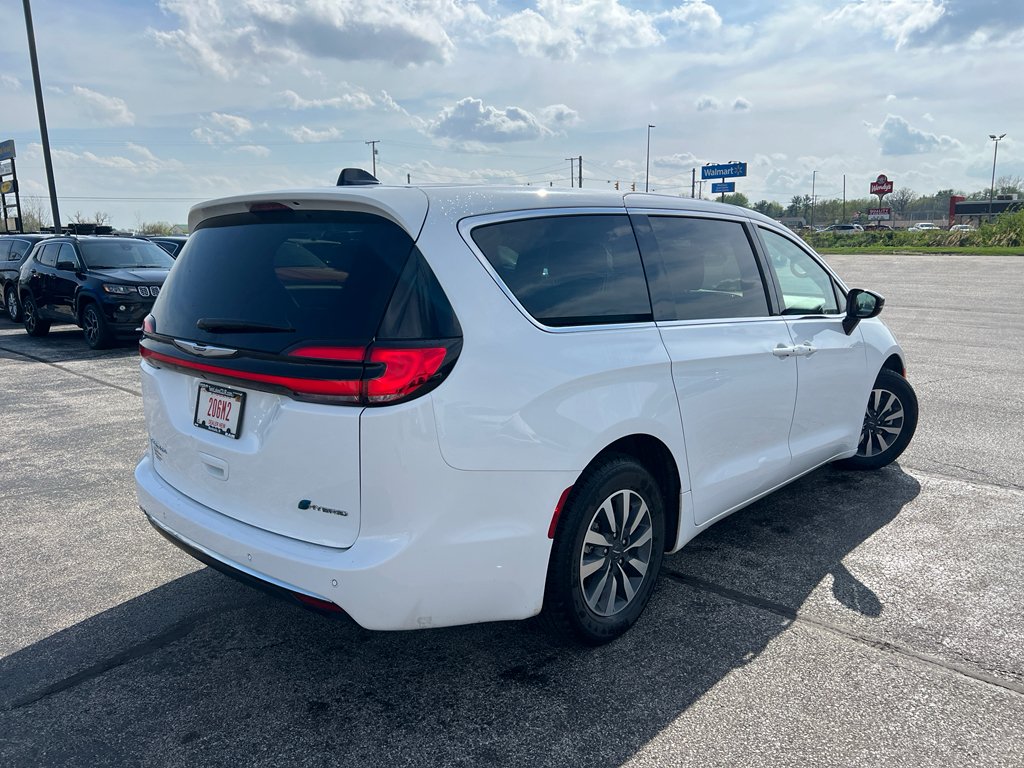 2024 Chrysler Pacifica PHEV Select - Photo 6