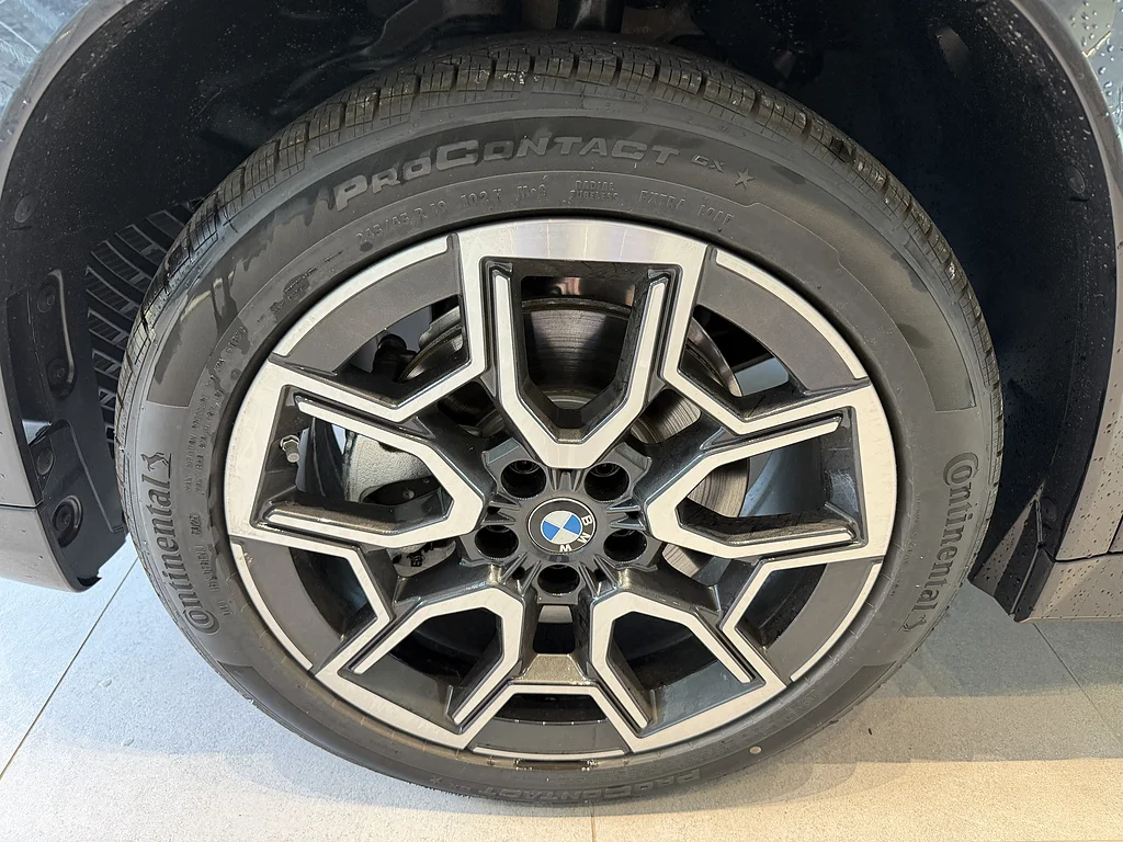 New 2026 Black Sapphire Metallic BMW xDrive28i image 8