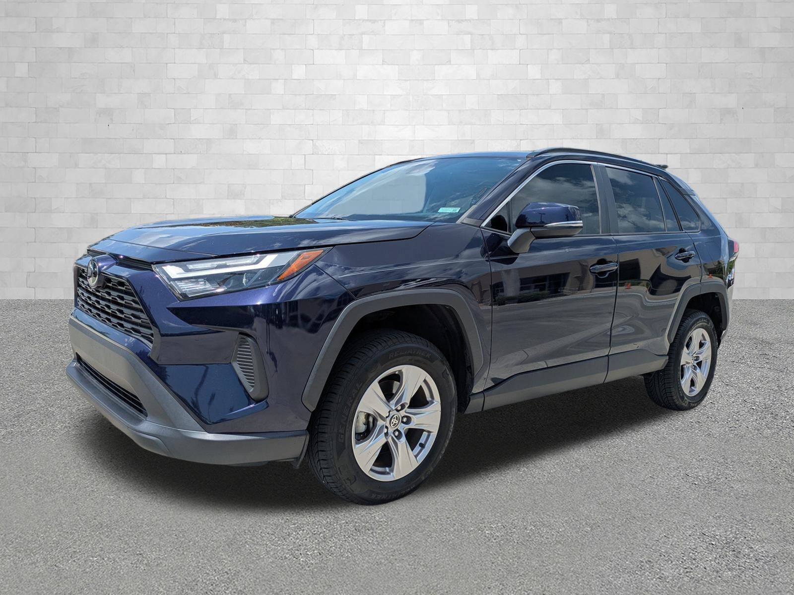 2023 Toyota RAV4 XLE - Photo 5