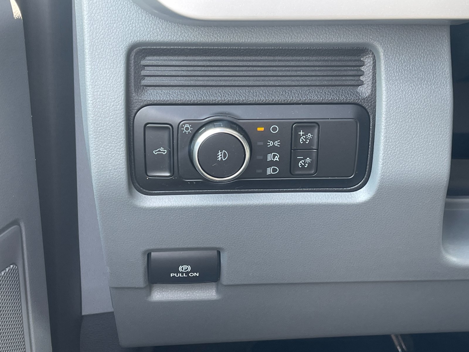 Used 2024 Gray Ford XL image 28