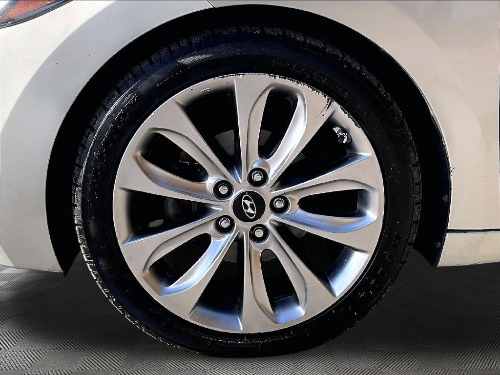 Used 2017 Beige Hyundai SE image 22