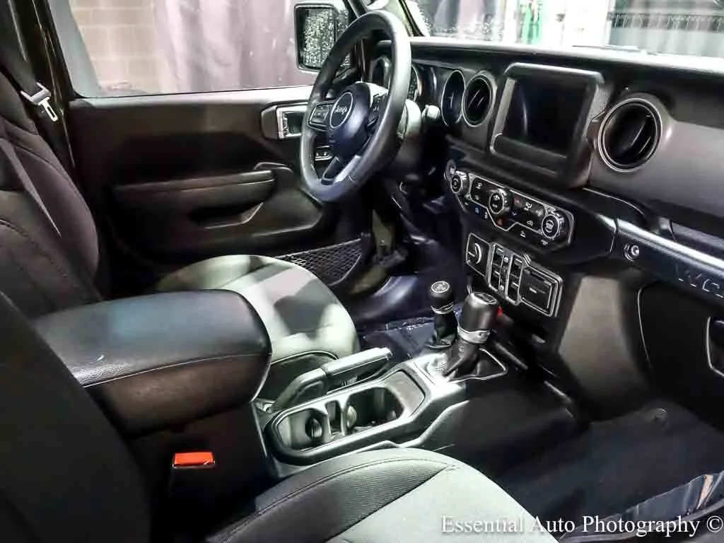Used 2023 Green Jeep 4x4 image 32