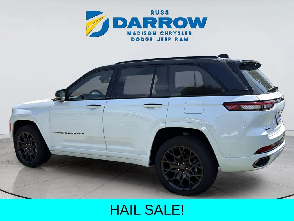 New 2025 Bright White Clear-Coat Exterior Paint Jeep Summit Reserve image 5