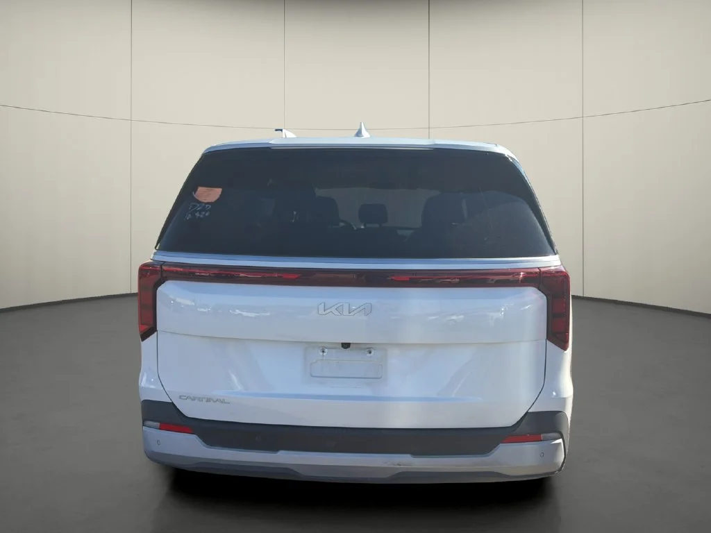 Used 2025 White Kia LXS image 6