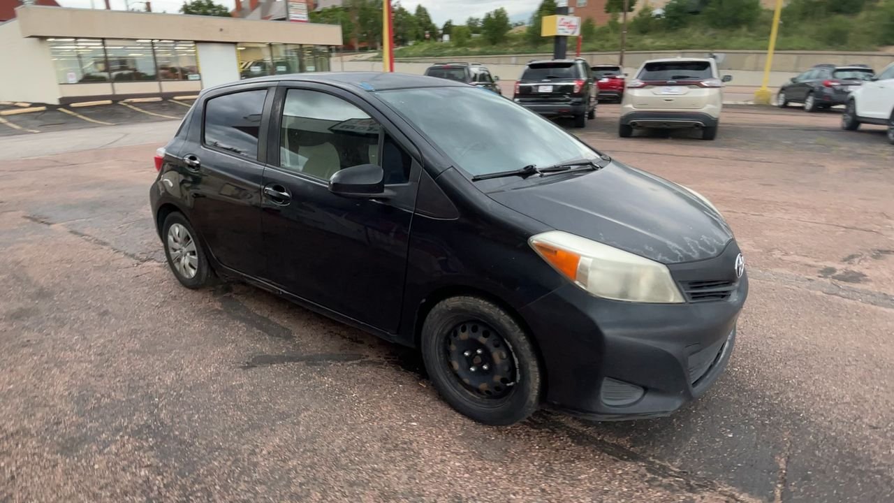 2013 Toyota Yaris LE photo 2