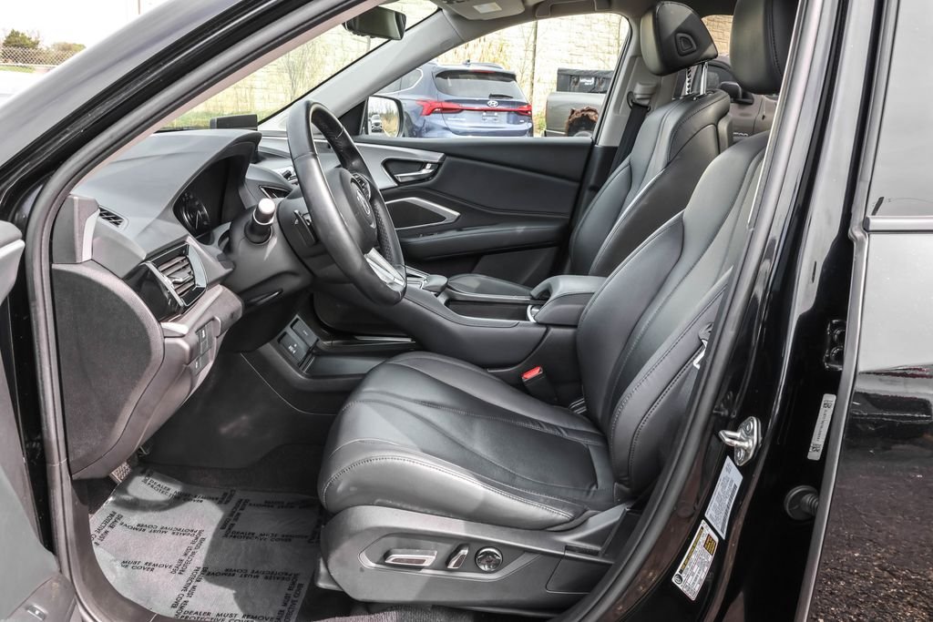 Used 2019  Acura Base image 5