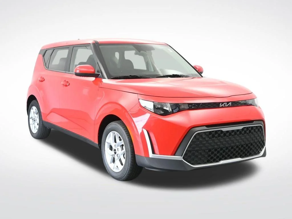 Used 2025 Red Kia LX image 3
