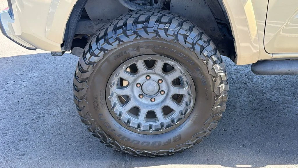 Used 2016 Quicksand Toyota SR5 image 9