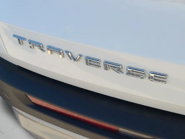 Used 2025 Summit White Chevrolet LT image 32