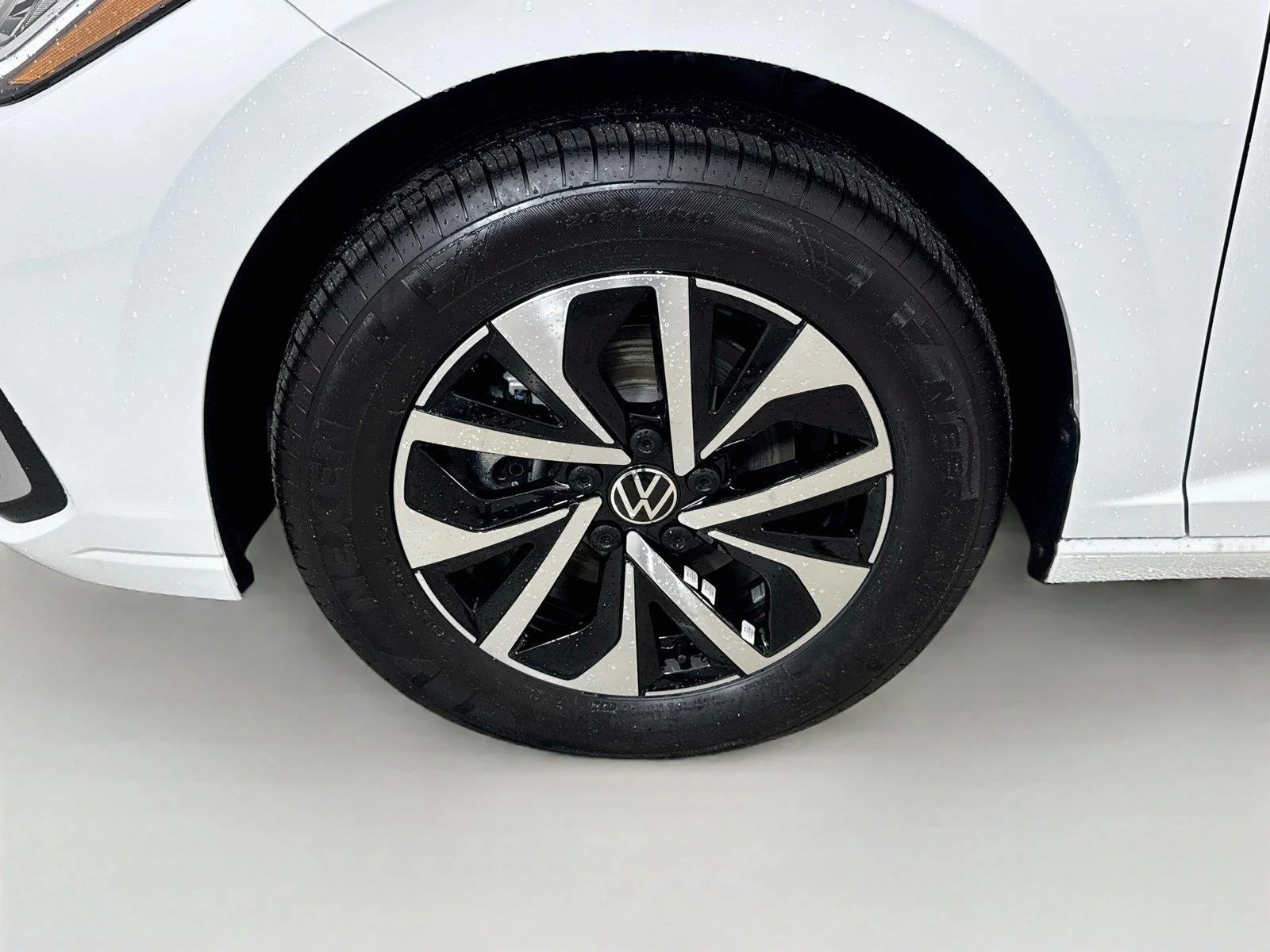 New 2027 Pure White Volkswagen S image 28