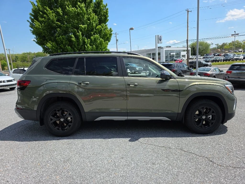 New 2026 Avocado Green Pearl Volkswagen 2.0T Peak Edition image 4