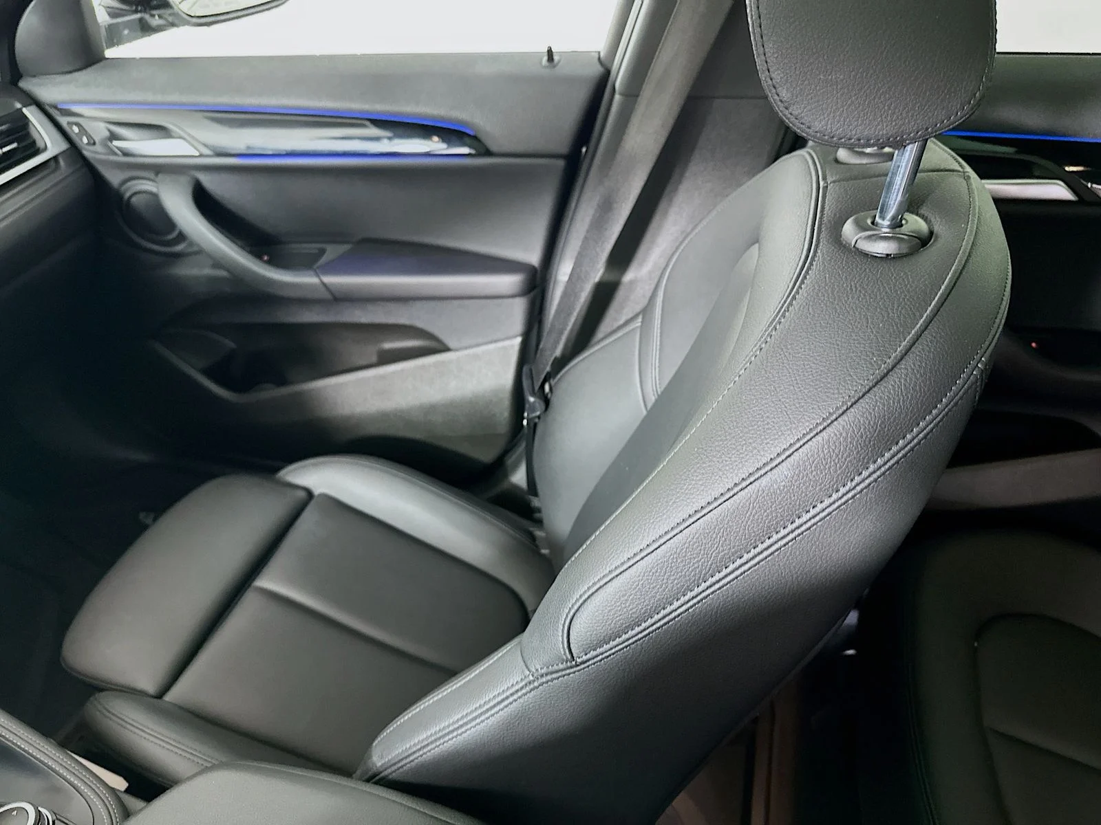 Used 2020 Glacier Silver Metallic BMW sDrive28i image 25