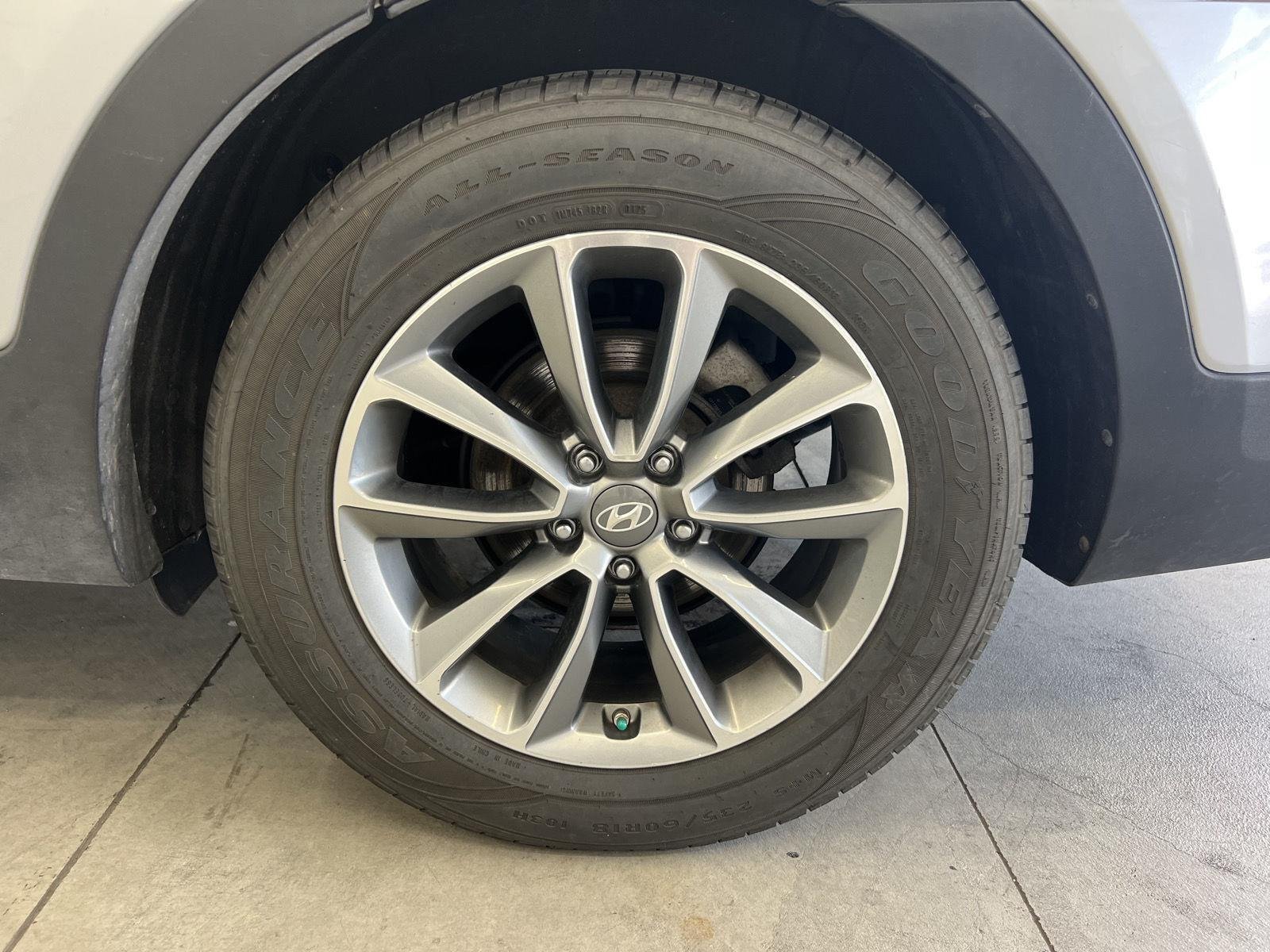 2017 Hyundai Santa Fe SE - Photo 16