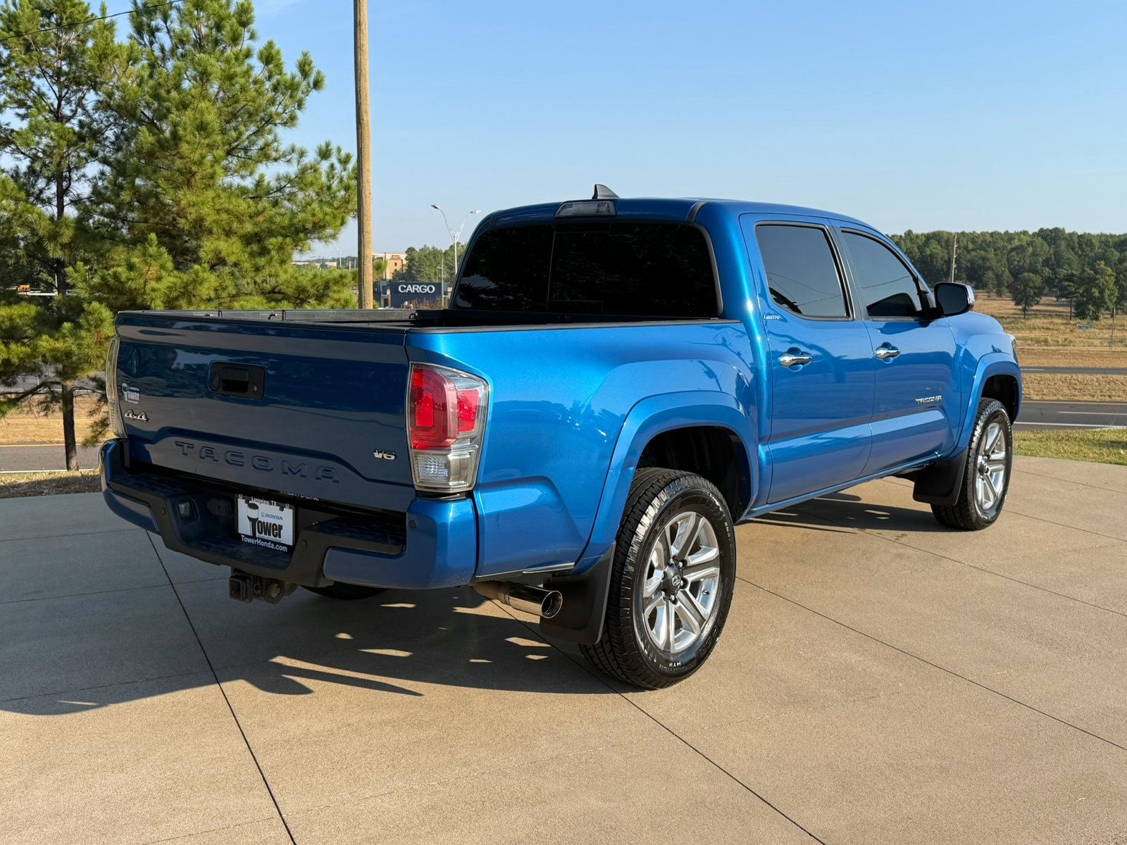 Used 2017 Blazing Blue Pearl Toyota Limited image 6