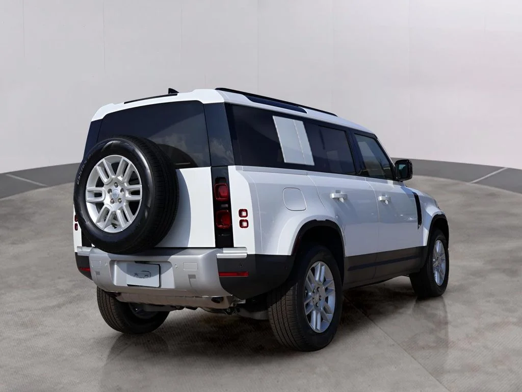 Certified Used 2025 Fuji White Land Rover S image 5