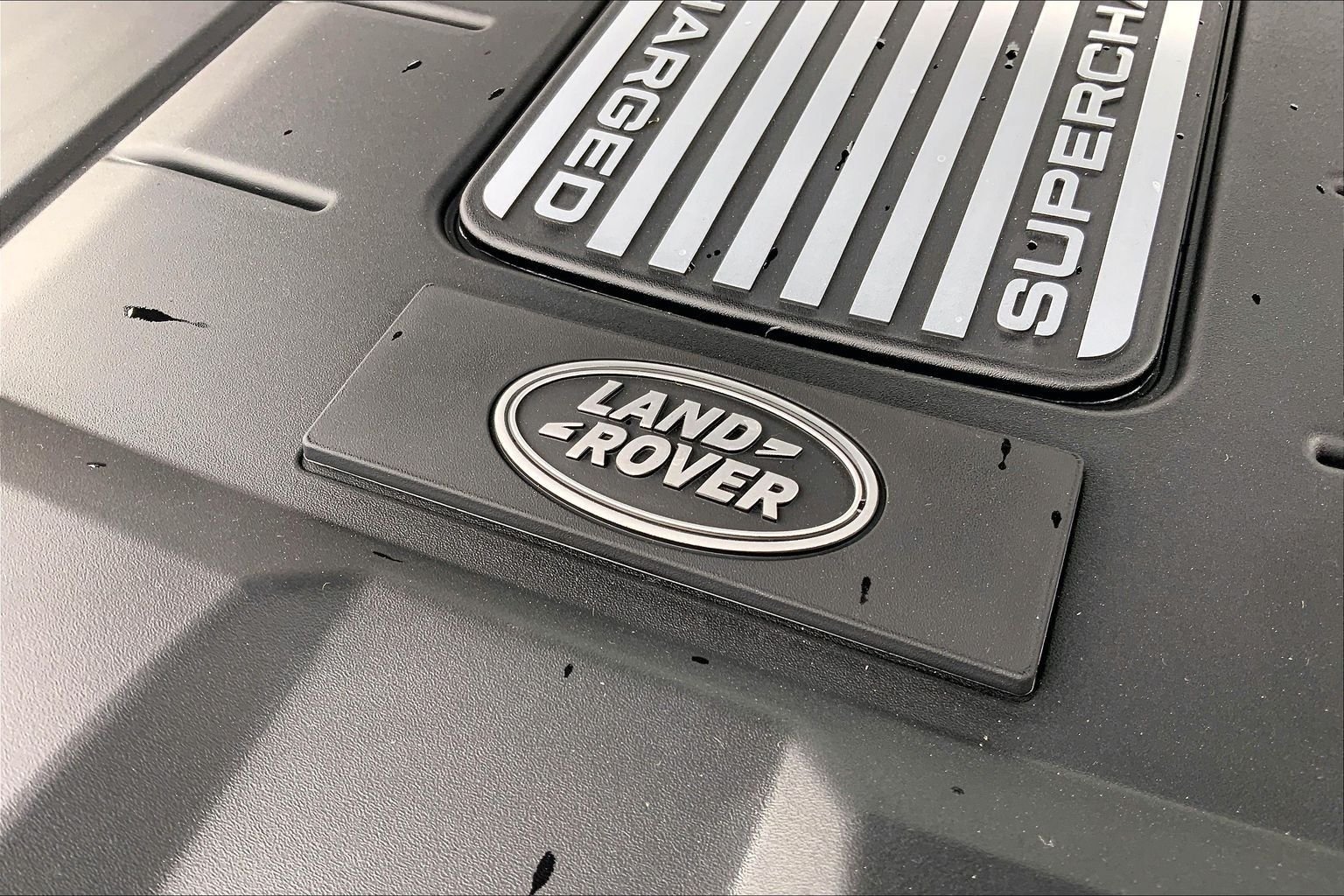 New 2026 Santorini Black Land Rover V8 image 17