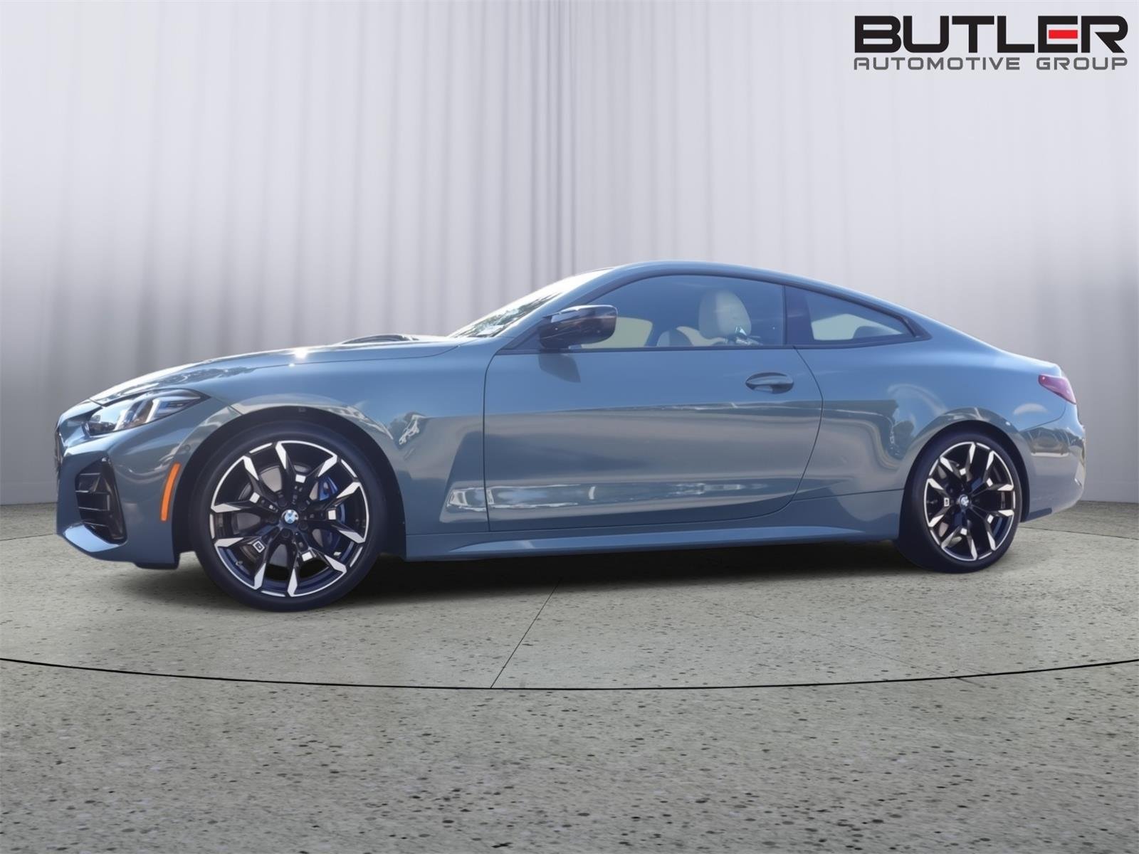 Used 2025 Cape York Green Metallic BMW M440i image 1