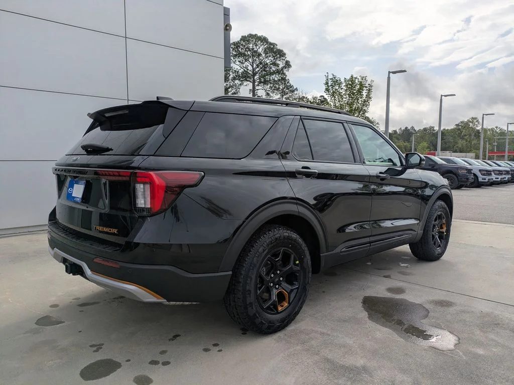 New 2026 Agate Black Metallic Ford Tremor image 4