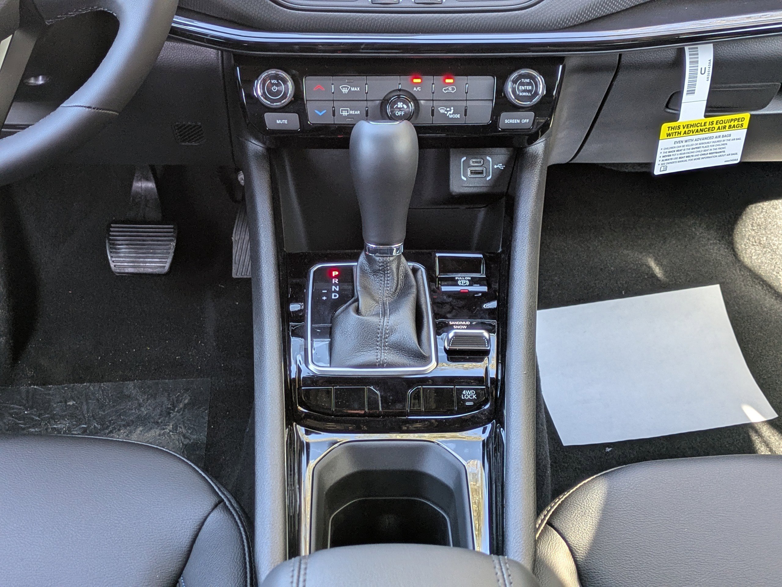 New 2026 Hydro Blue Pearl-Coat Exterior Paint Jeep Latitude Altitude image 17
