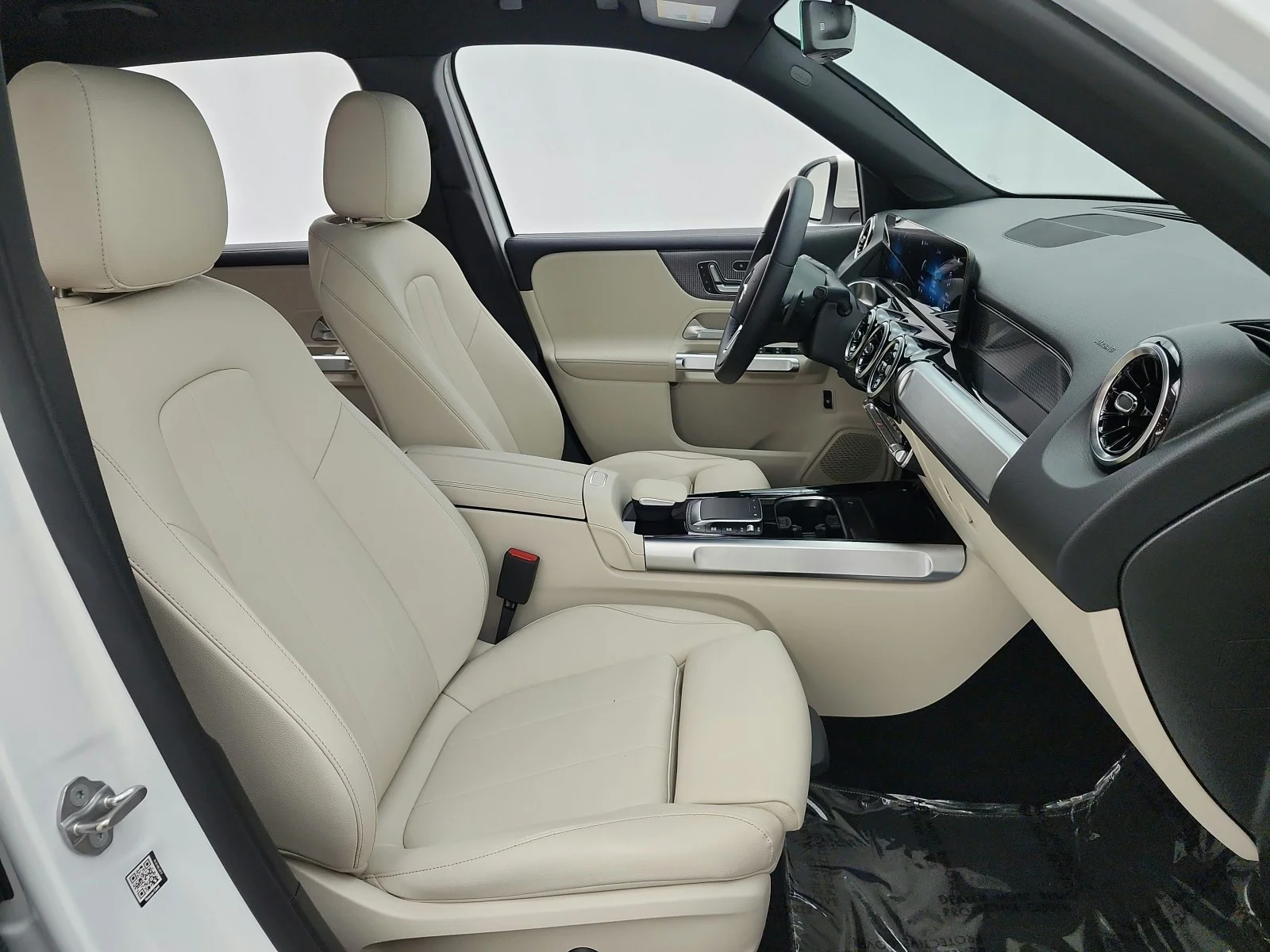 Used 2022 Polar White Mercedes-Benz GLB 250 SUV image 18