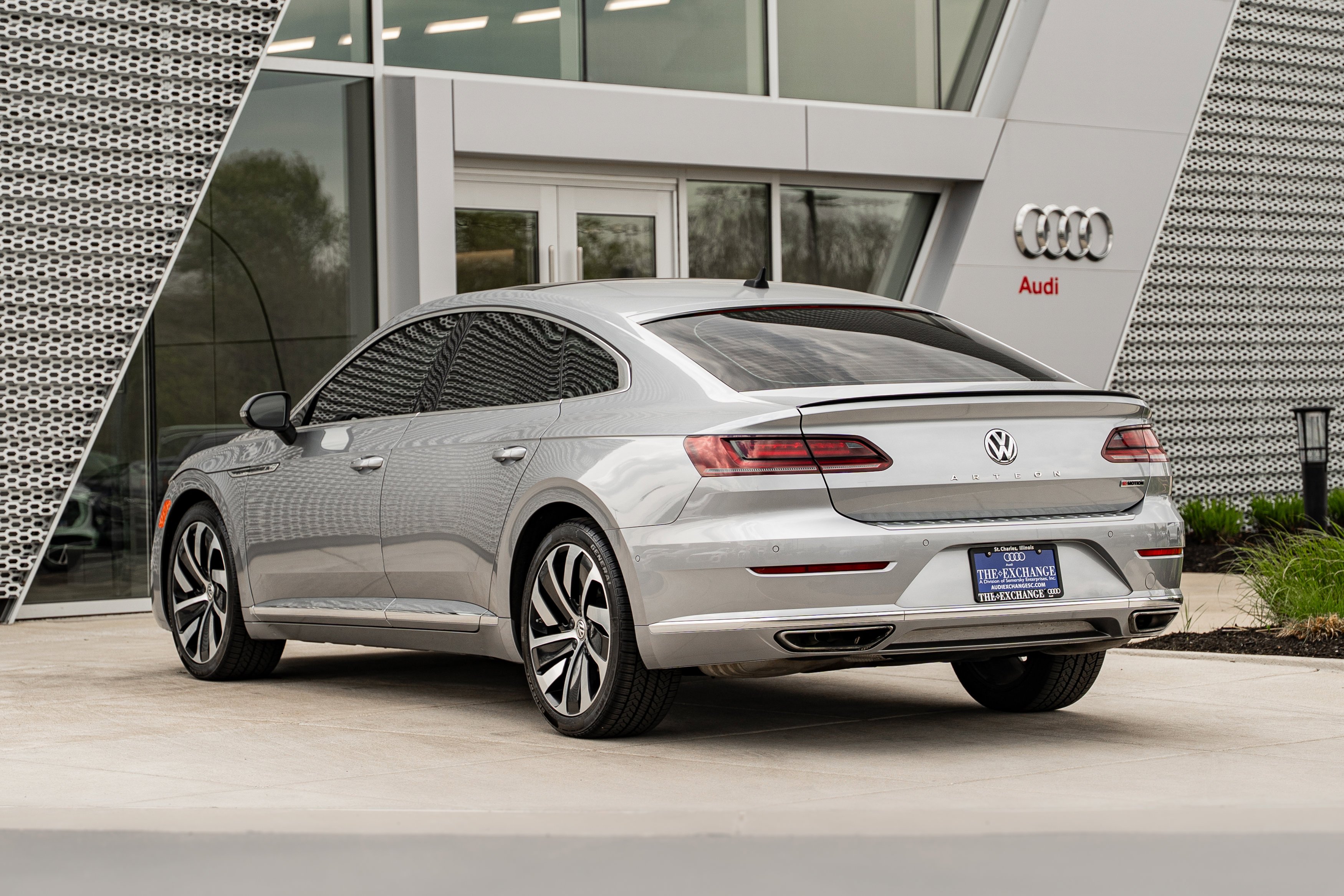 Used 2019 Pyrite Silver Metallic Volkswagen SEL Premium R-Line image 5