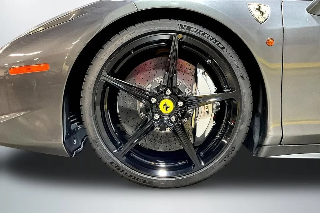 Used 2015 Grigio Silverstone Ferrari  image 28