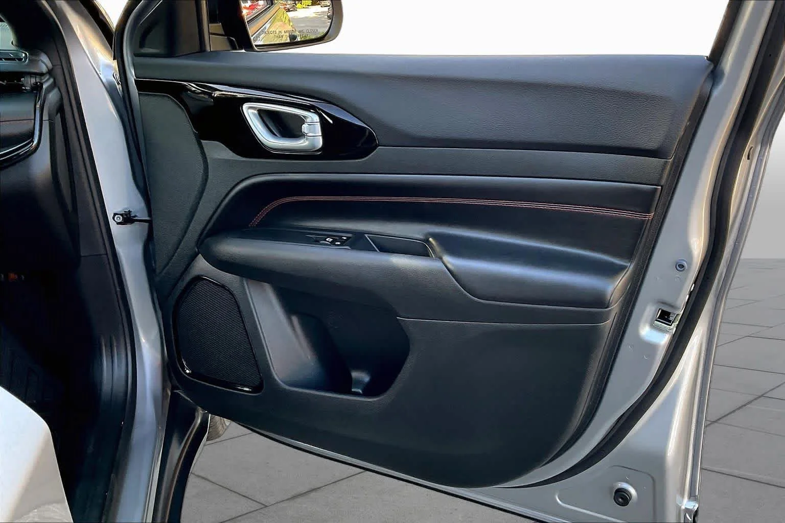 Used 2023 Billet Silver Metallic Clearcoat Jeep Trailhawk image 22
