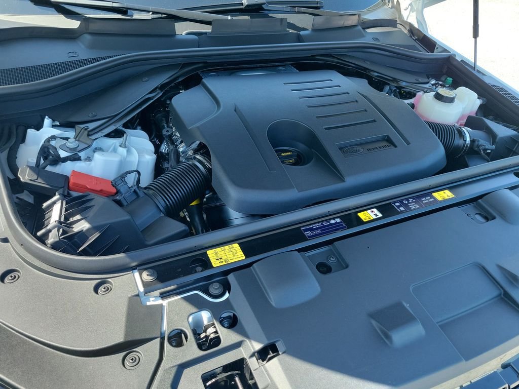 New 2026 White Land Rover Dynamic SE image 30