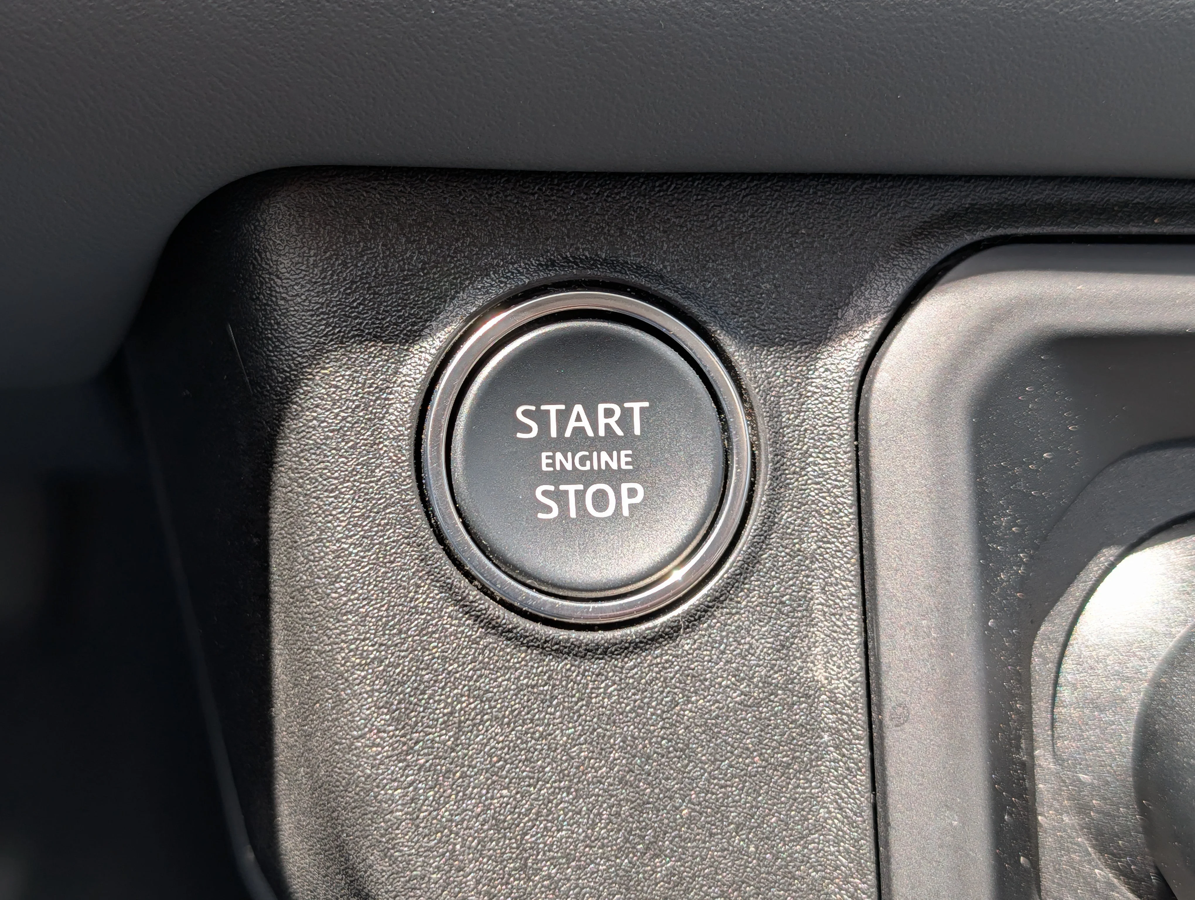 Used 2024 Tasman Blue Metallic Land Rover X-Dynamic SE image 29