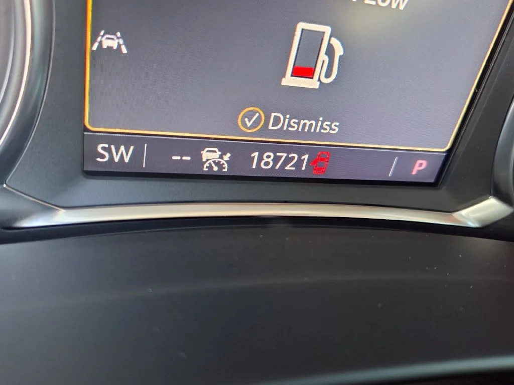 Used 2023 SUMMIT WHITE GMC SLT image 29