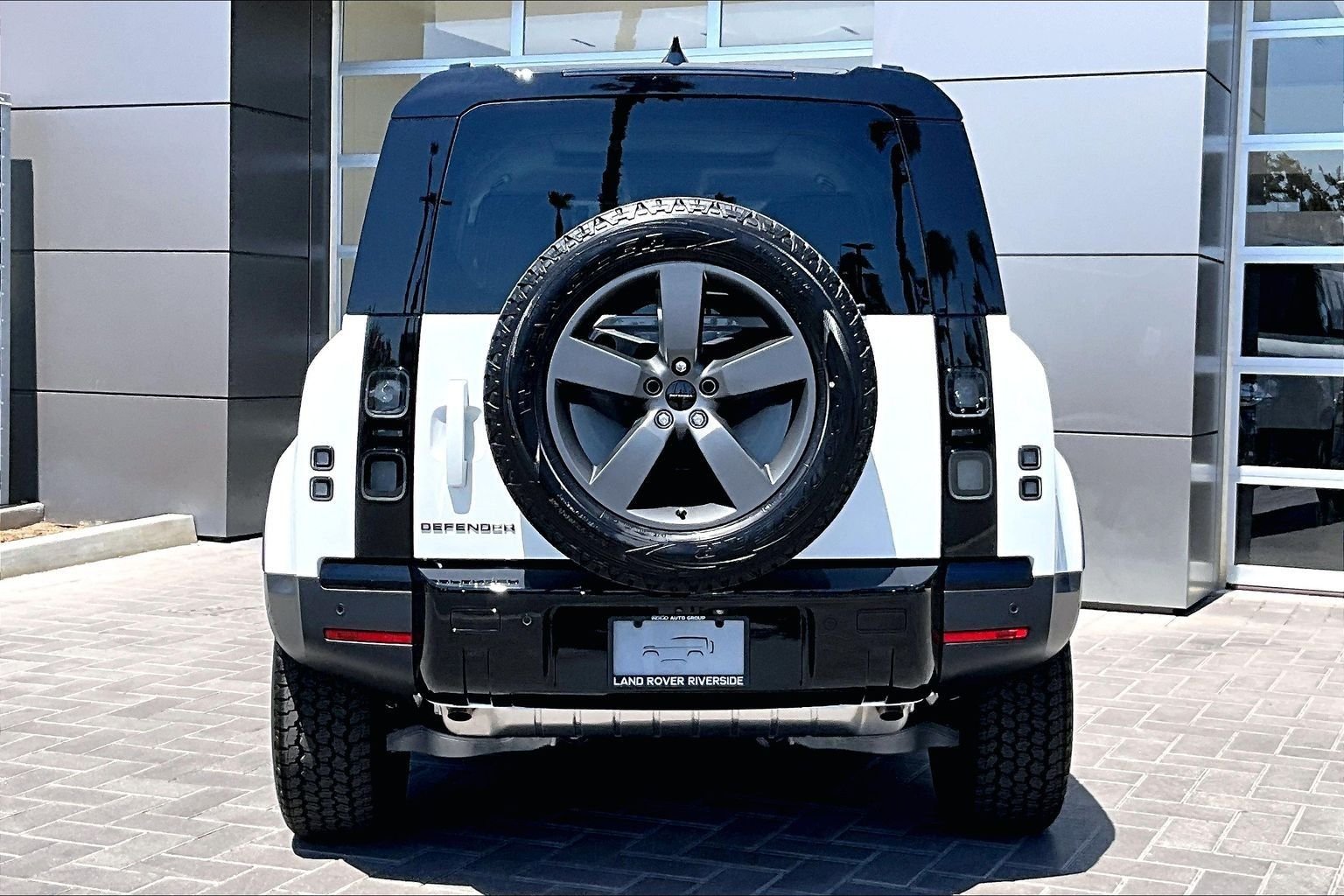 New 2026 Fuji White LAND ROVER S image 4