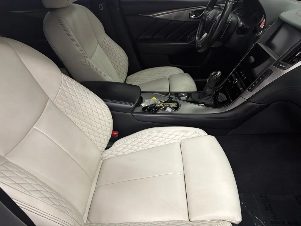 Used 2019 Red INFINITI Red Sport 400 image 32