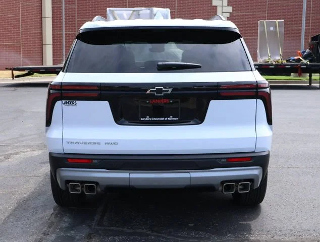 New 2026 Polar White Tricoat Chevrolet LT image 28