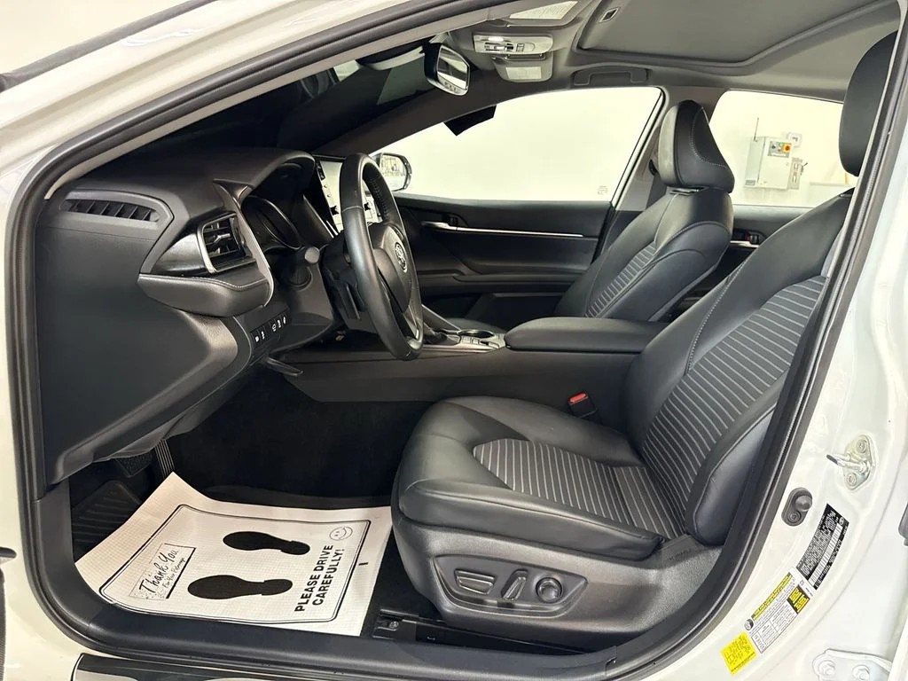 Used 2024 Ice Toyota SE image 12
