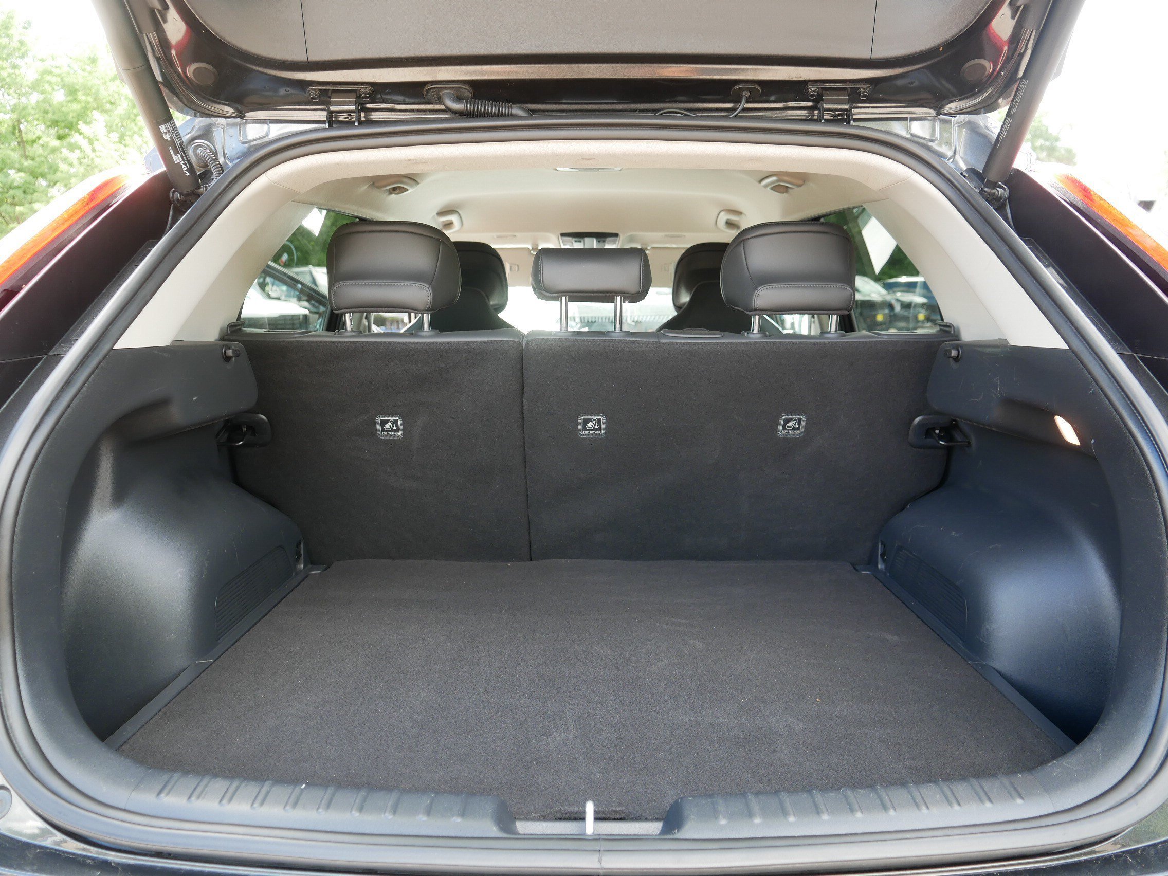 Used 2024 Graphite Gray Kia Wind image 18